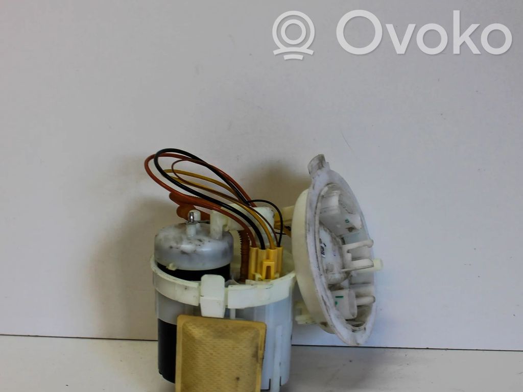 Audi A4 S4 B9 8W Bomba interna de combustible 