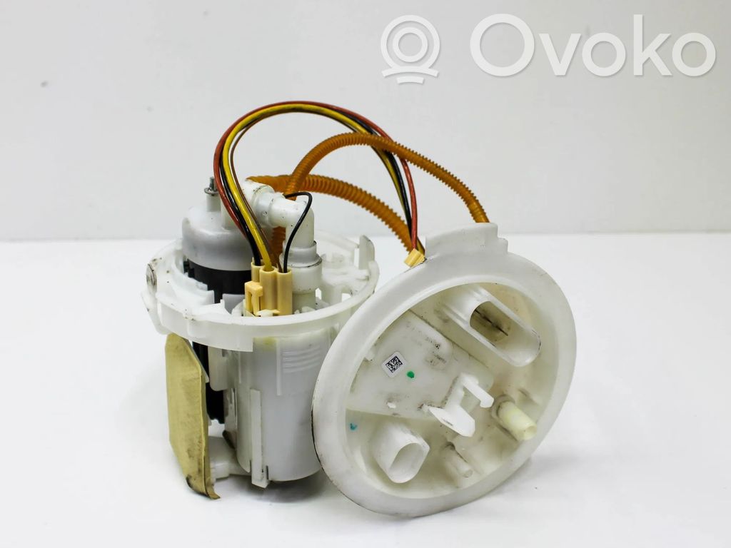 Audi A4 S4 B9 8W Polttoainesäiliön pumppu 