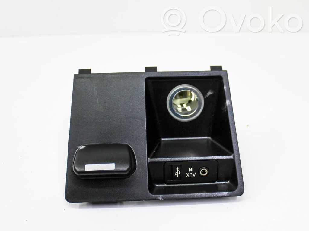 BMW X5 E70 AUX-pistokeliitin 