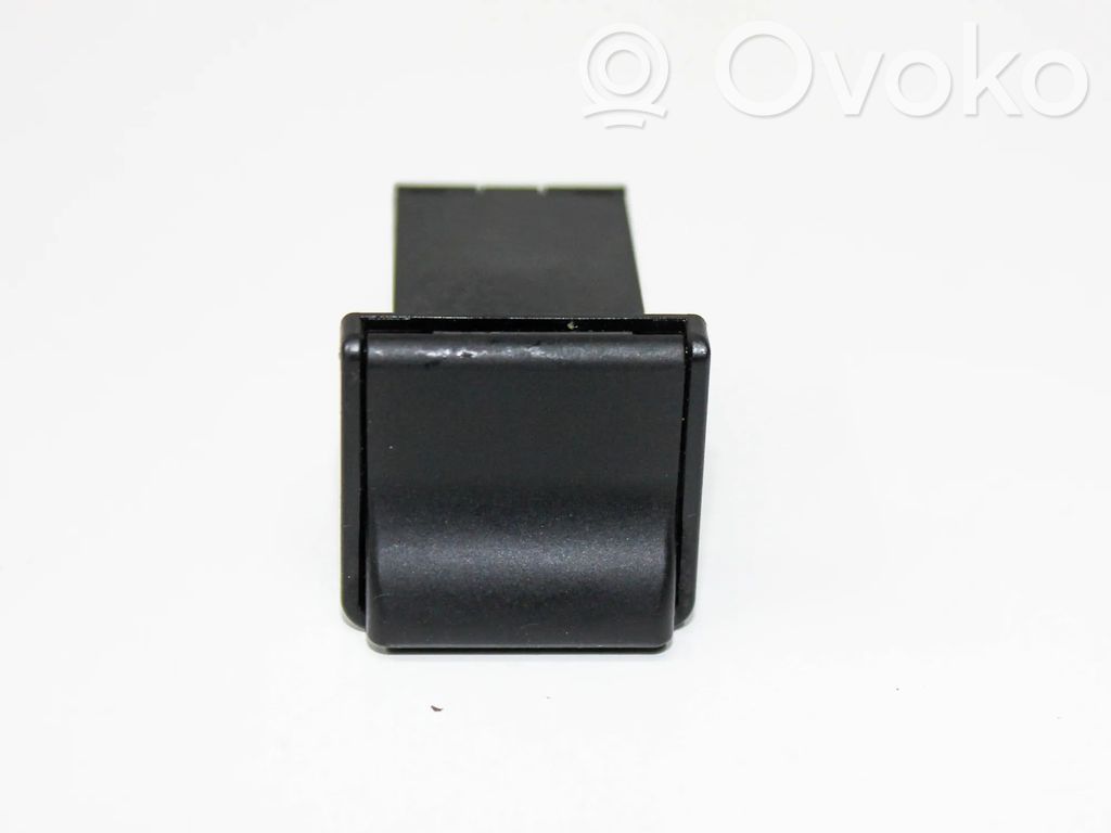 Nissan Leaf I (ZE0) Enchufe conector USB 