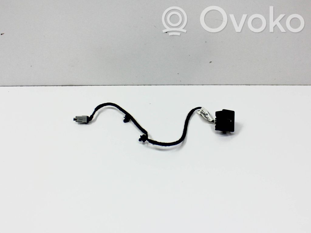 Ford Escape IV Enchufe conector entrada auxiliar 