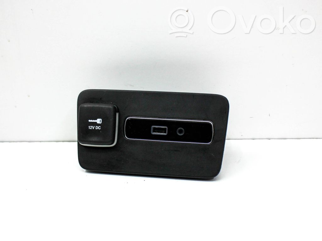 Alfa Romeo Giulia Enchufe conector USB 