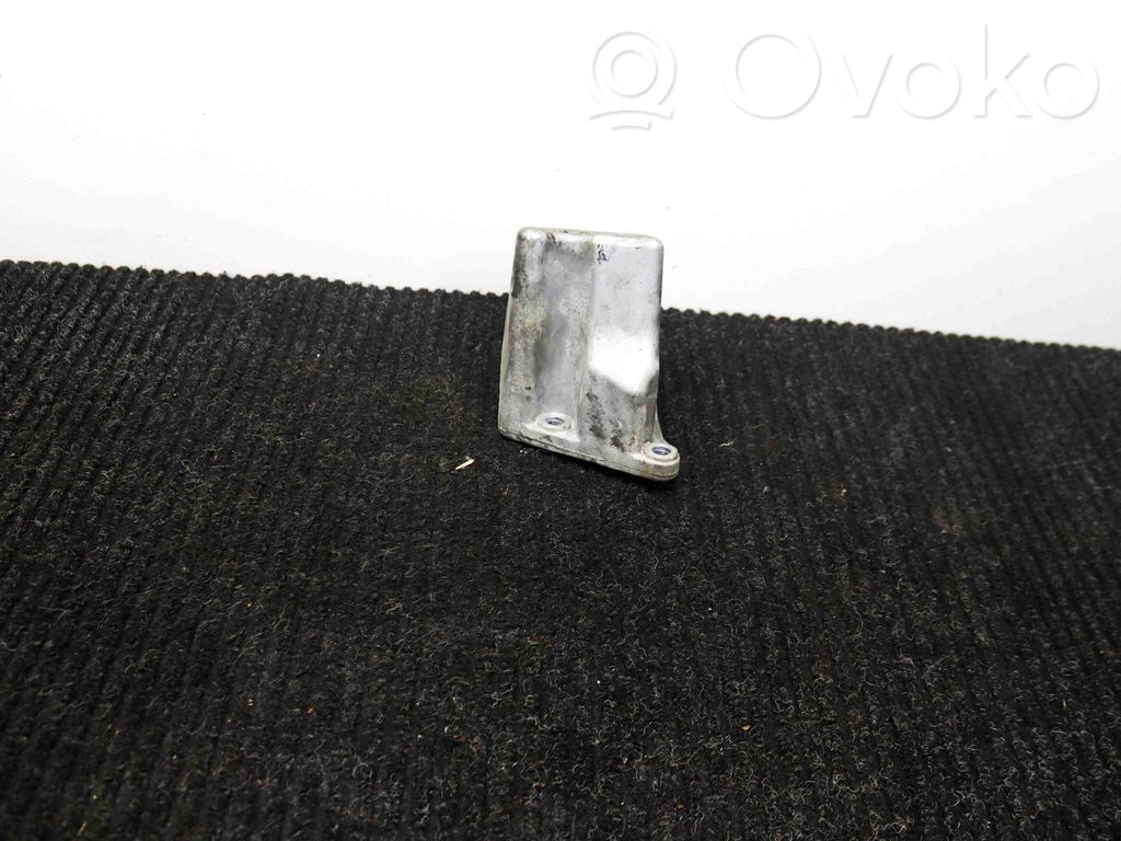 Engine mounting bracket   04726023AB