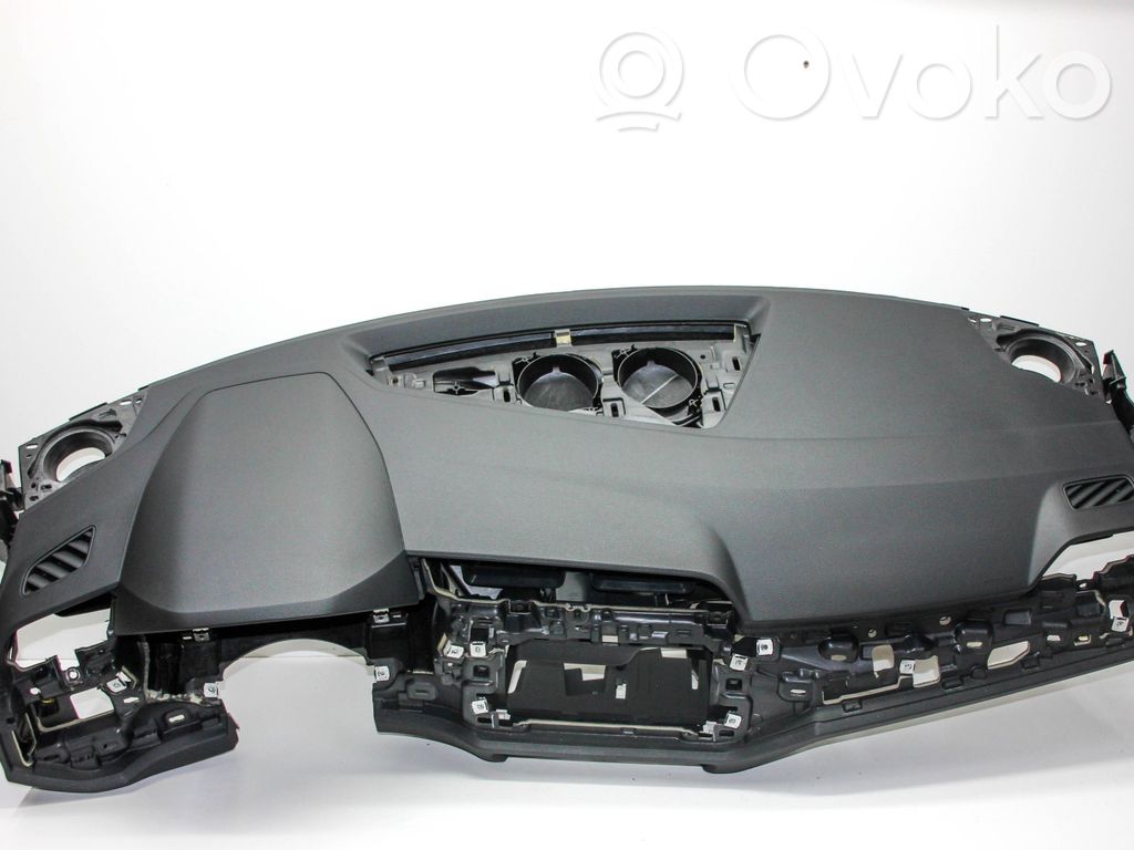 Audi Q3 F3 Panelė 
