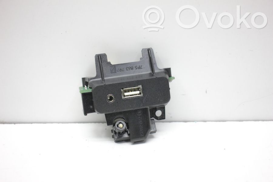 Porsche Cayenne (92A) Enchufe conector entrada auxiliar 