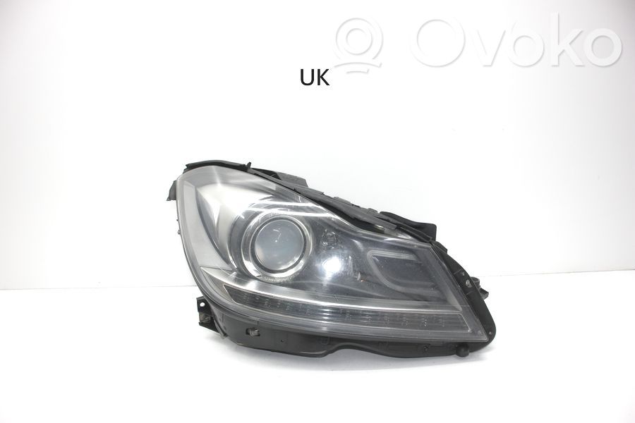 Mercedes-Benz C W204 Lampa przednia 