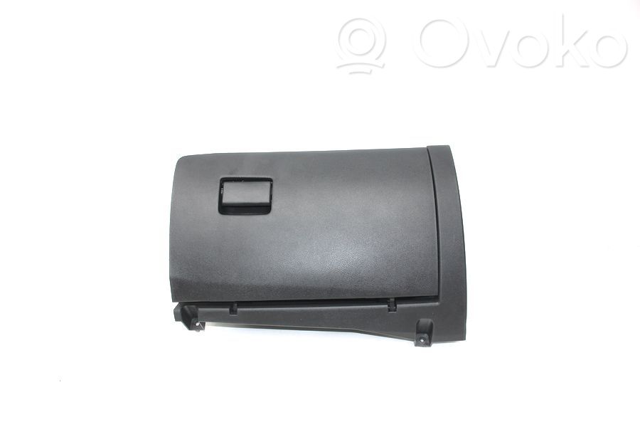 Schowek deski rozdzielczej   681026CA0A,681S16CA0A