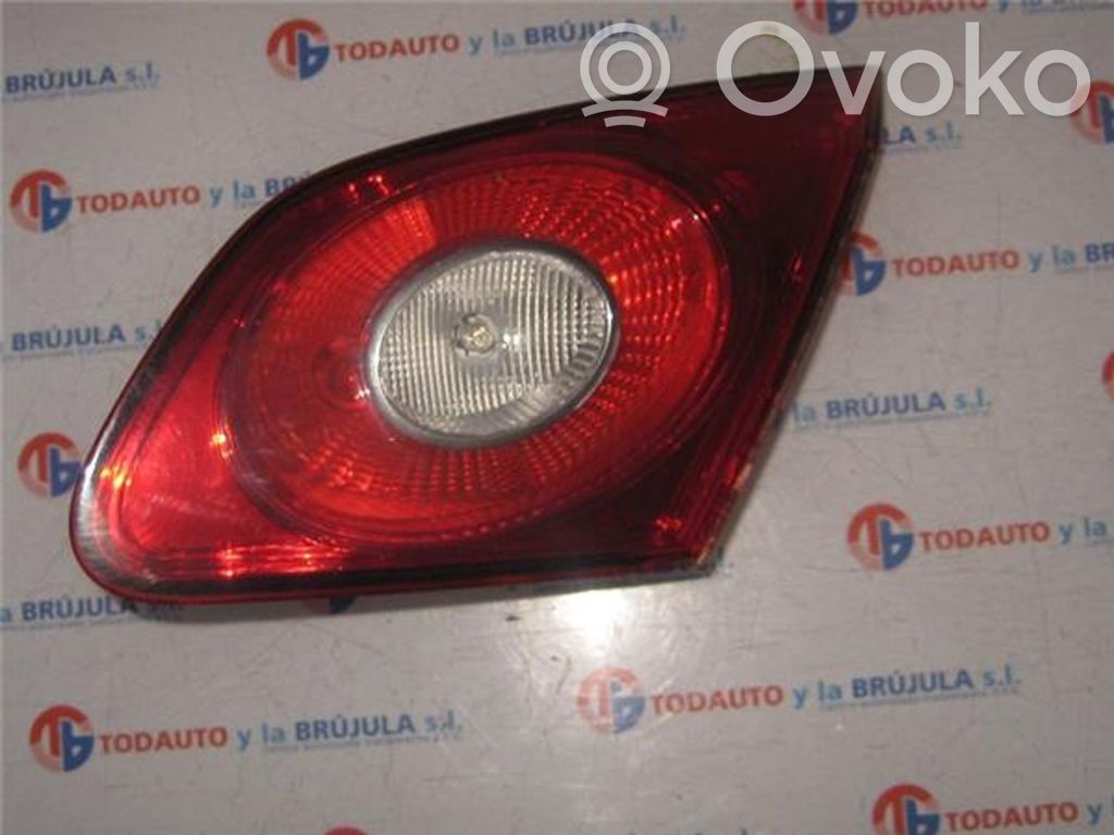 Volkswagen PASSAT CC Lampă spate în capacul portbagajului 