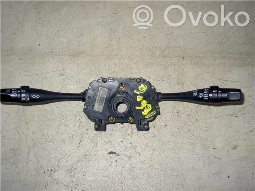 Nissan Terrano Otros interruptores/perillas/selectores 
