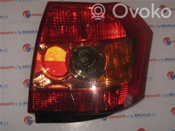 Toyota Corolla E120 E130 Aizmugurējais lukturis virsbūvē 