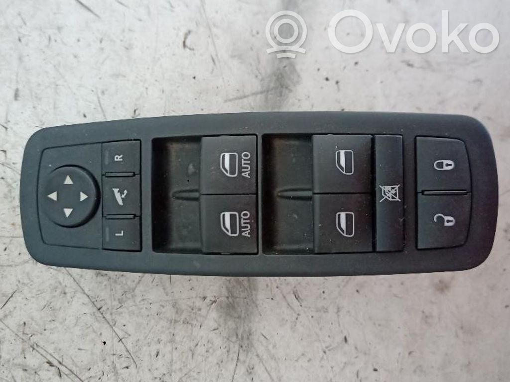 Jeep Cherokee Electric window control switch 