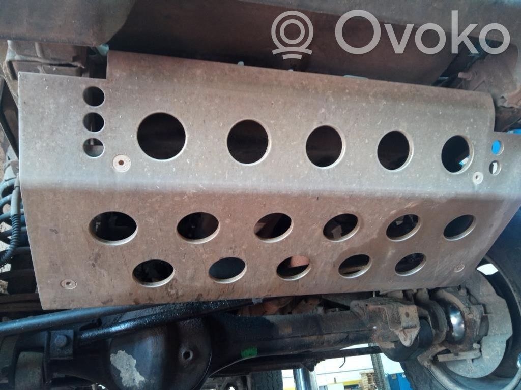Engine splash shield/under tray   17L