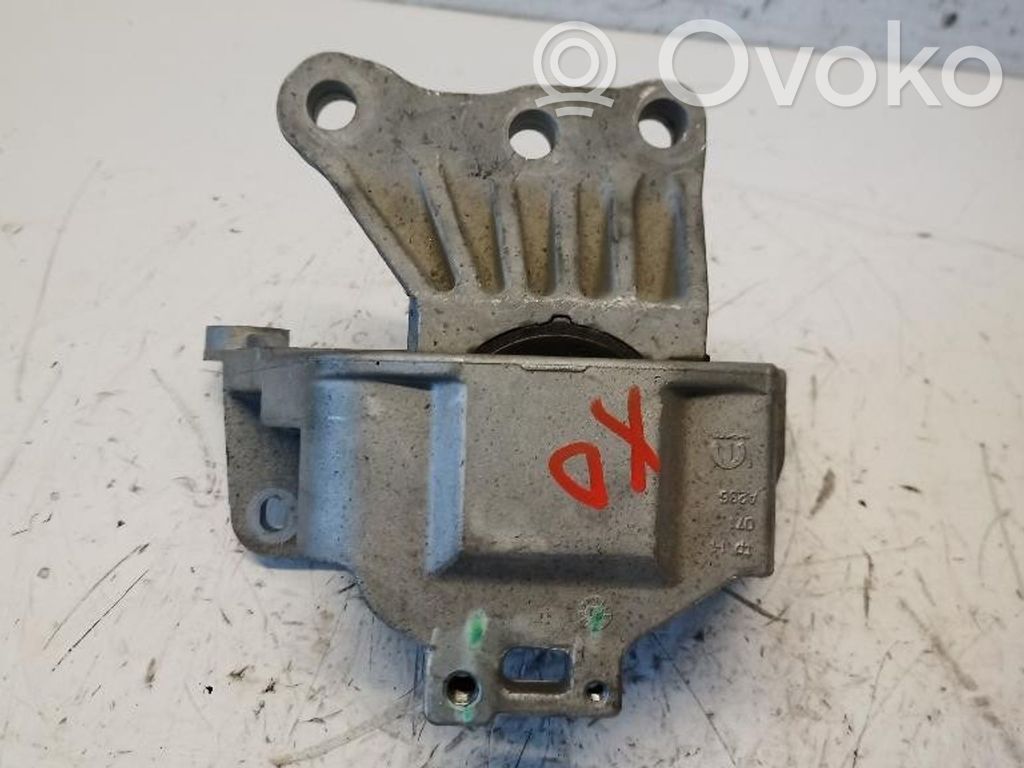 Jeep Compass Engine mounting bracket 