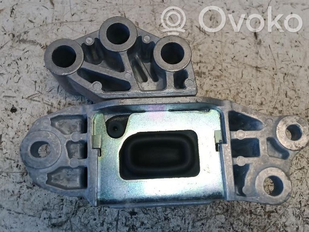 Fiat 500X Engine mounting bracket 