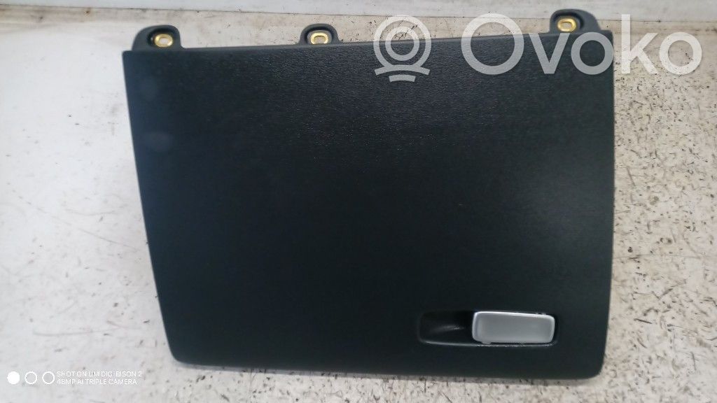 Audi Q3 8U Schowek deski rozdzielczej / Komplet 