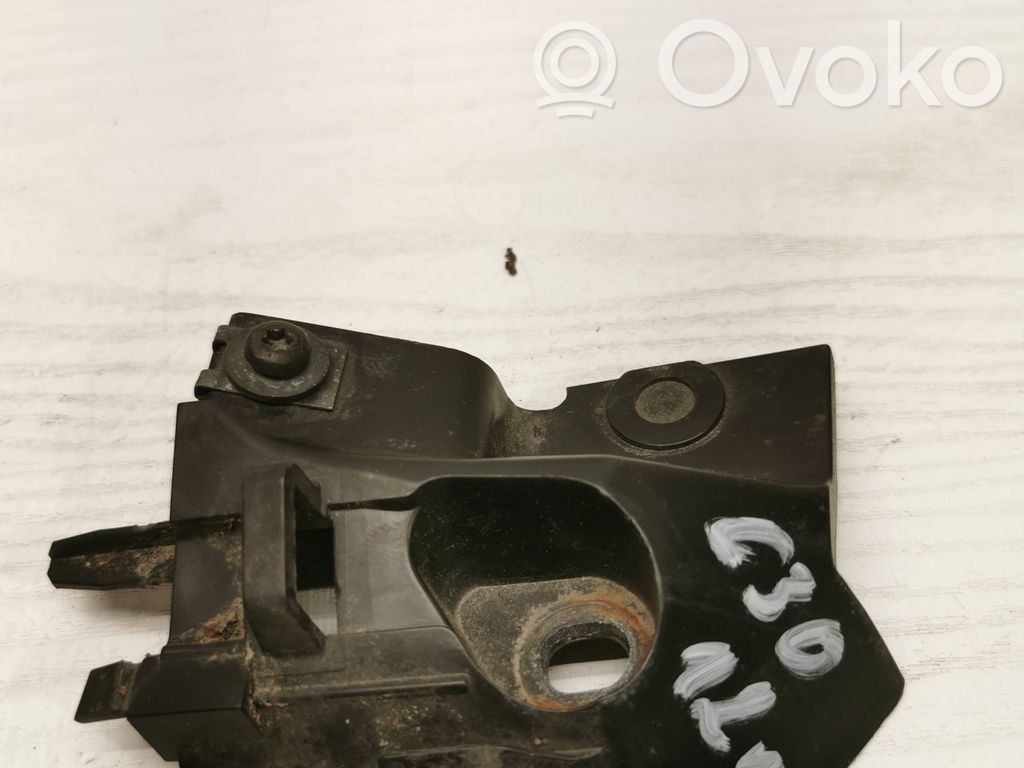 Volvo C30 Front bumper mounting bracket 