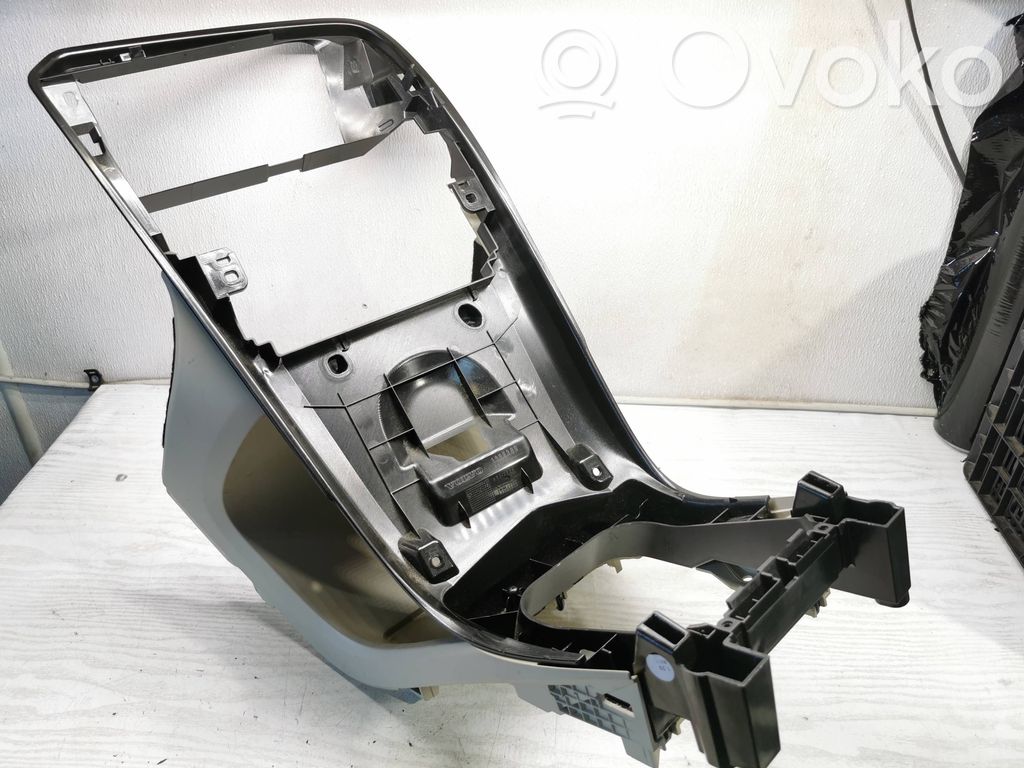 Volvo XC60 Centrinė konsolė 