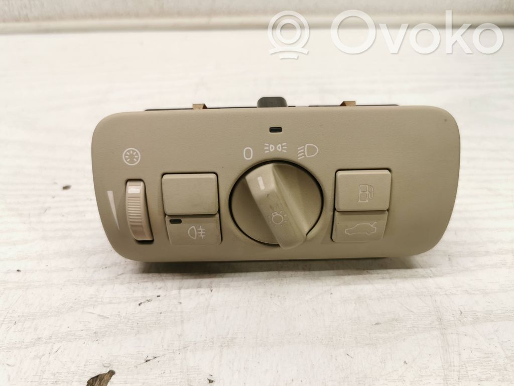 Light switch   30739420,04067333