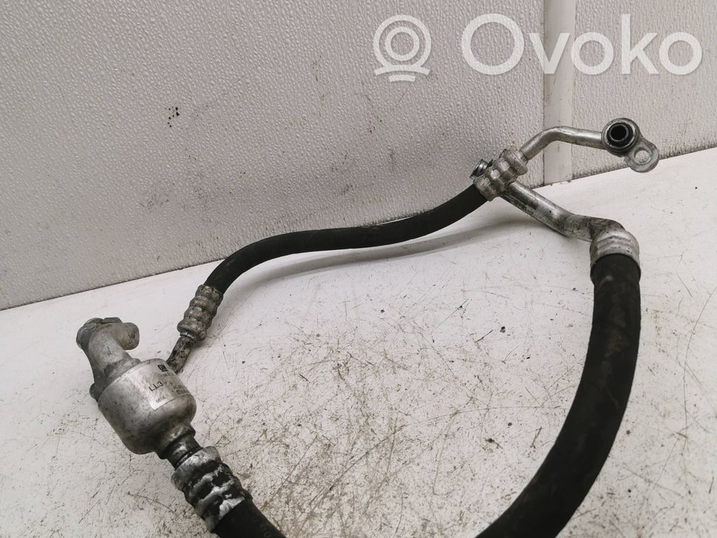 Opel Insignia A Ilmastointilaitteen putki (A/C) 
