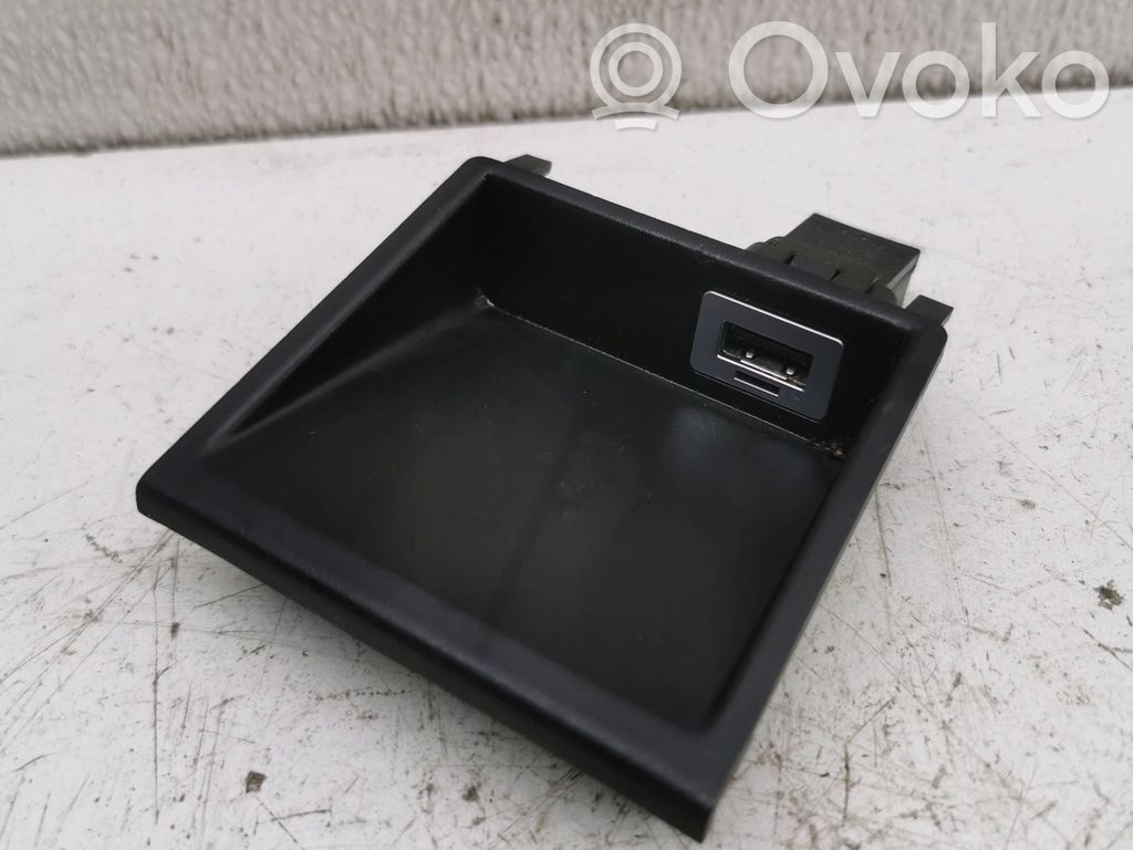 Volvo V40 Enchufe conector USB 