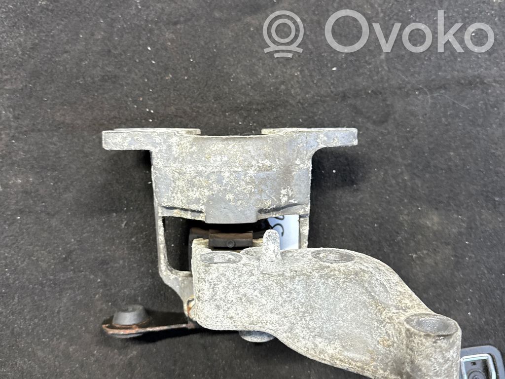Moottorin kiinnikekorvake   93451663