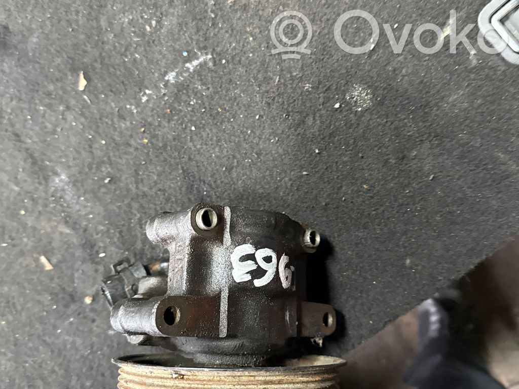 Ohjaustehostimen pumppu   3JD1003