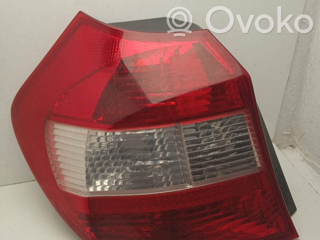 BMW 1 E81 E87 Aizmugurējais lukturis virsbūvē 