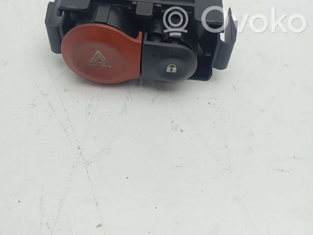 Botón interruptor de luz de peligro   8200214896A
