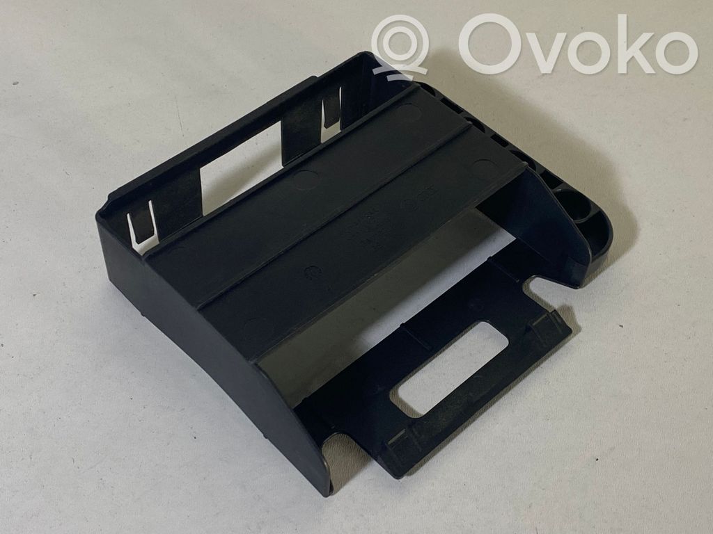 Volkswagen Golf VI Tie down hook / loop 
