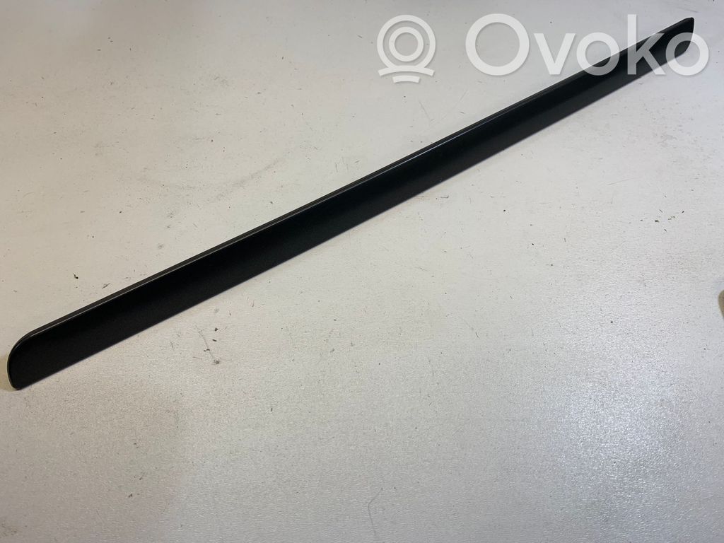Volkswagen Golf V Kojelaudan hansikaslokeron lista 