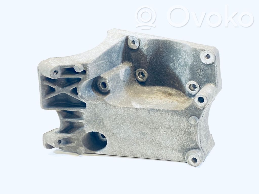 Ford Fiesta Engine mounting bracket 