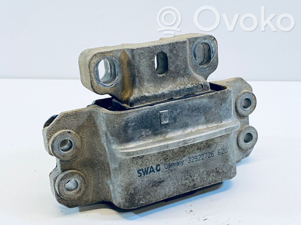 Volkswagen PASSAT B7 Gearbox mount 