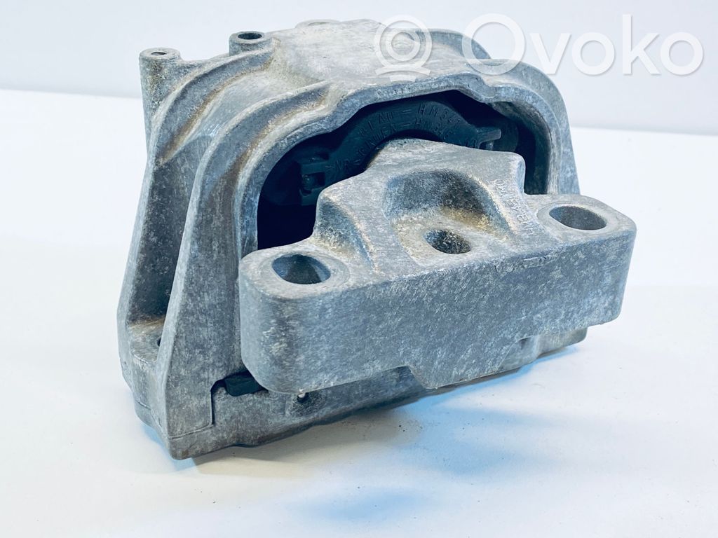 Volkswagen Golf V Engine mount bracket 