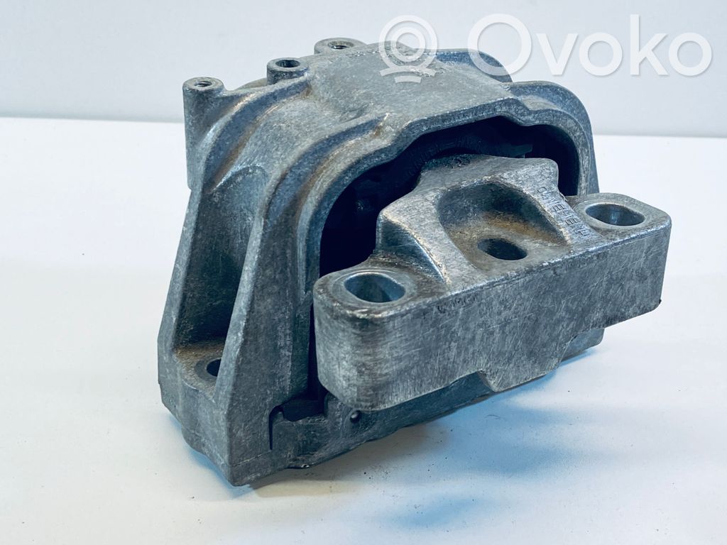 Volkswagen Golf V Engine mount bracket 
