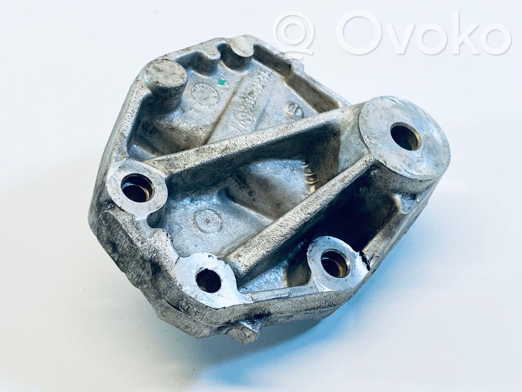 Citroen C5 Engine mounting bracket 