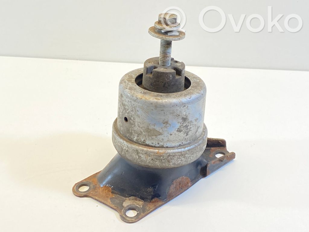 Volkswagen Multivan T6 Engine mount bracket 
