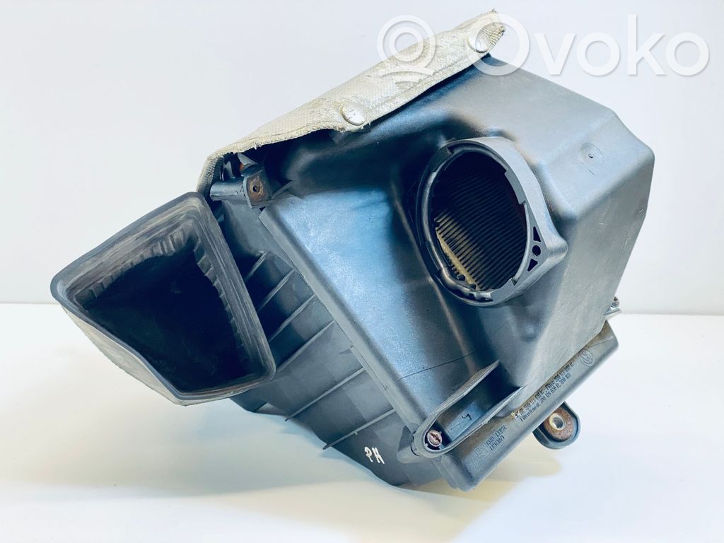 Volkswagen Phaeton Air filter box 