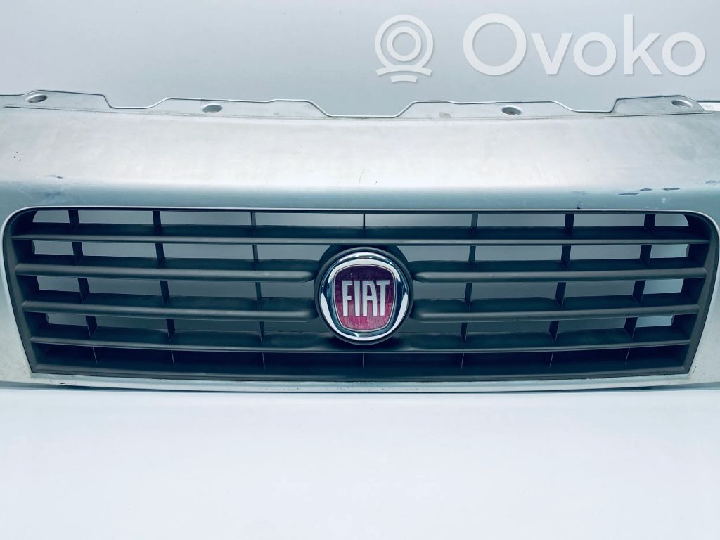 Fiat Ducato Etupuskurin ylempi jäähdytinsäleikkö 