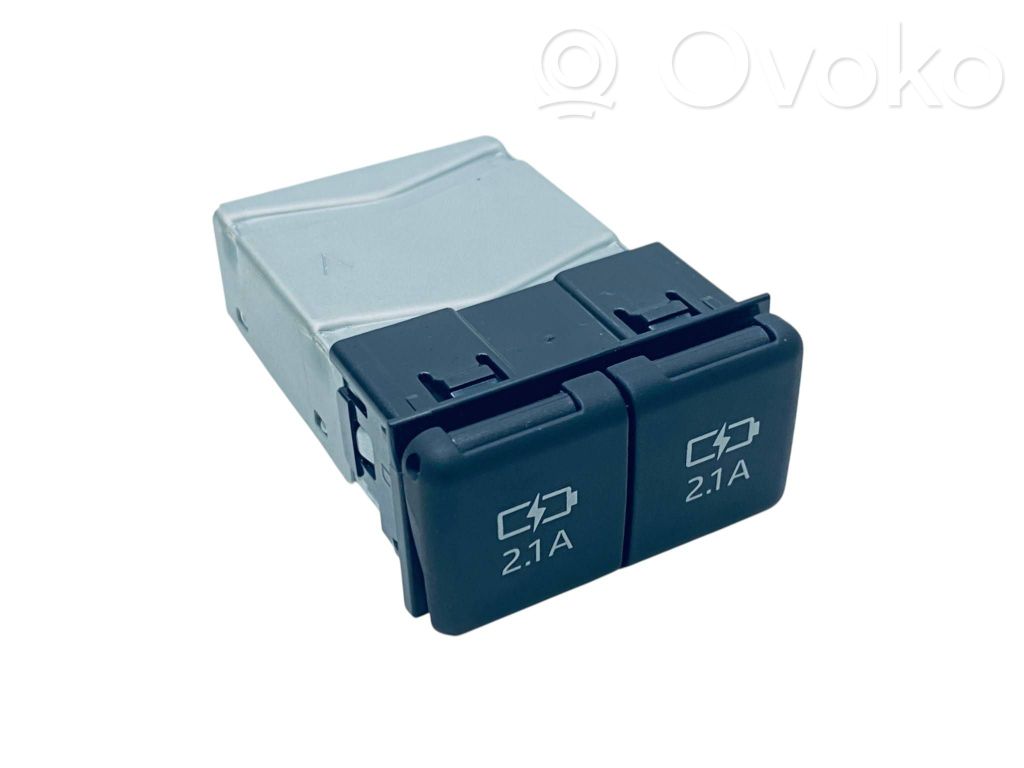 Toyota RAV 4 (XA50) Gniazdo / Złącze USB 