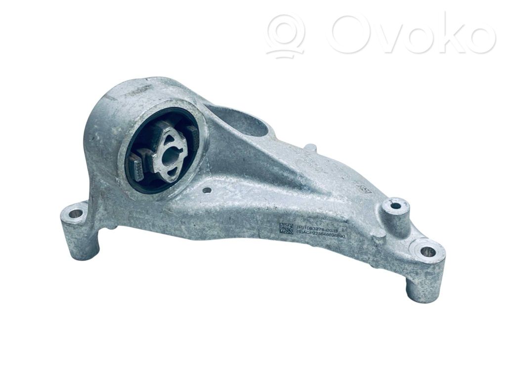 Tesla Model Y Engine mounting bracket 