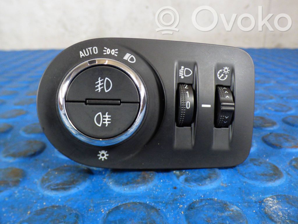 Opel Corsa F Light switch 