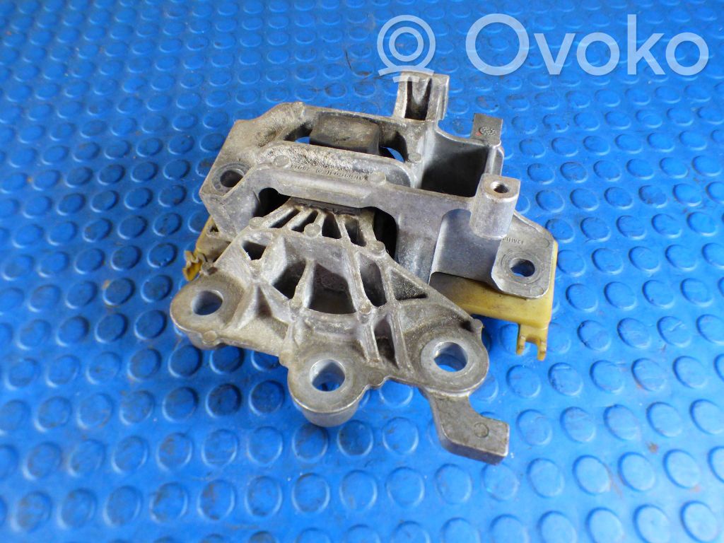 Opel Astra K Gearbox mounting bracket 
