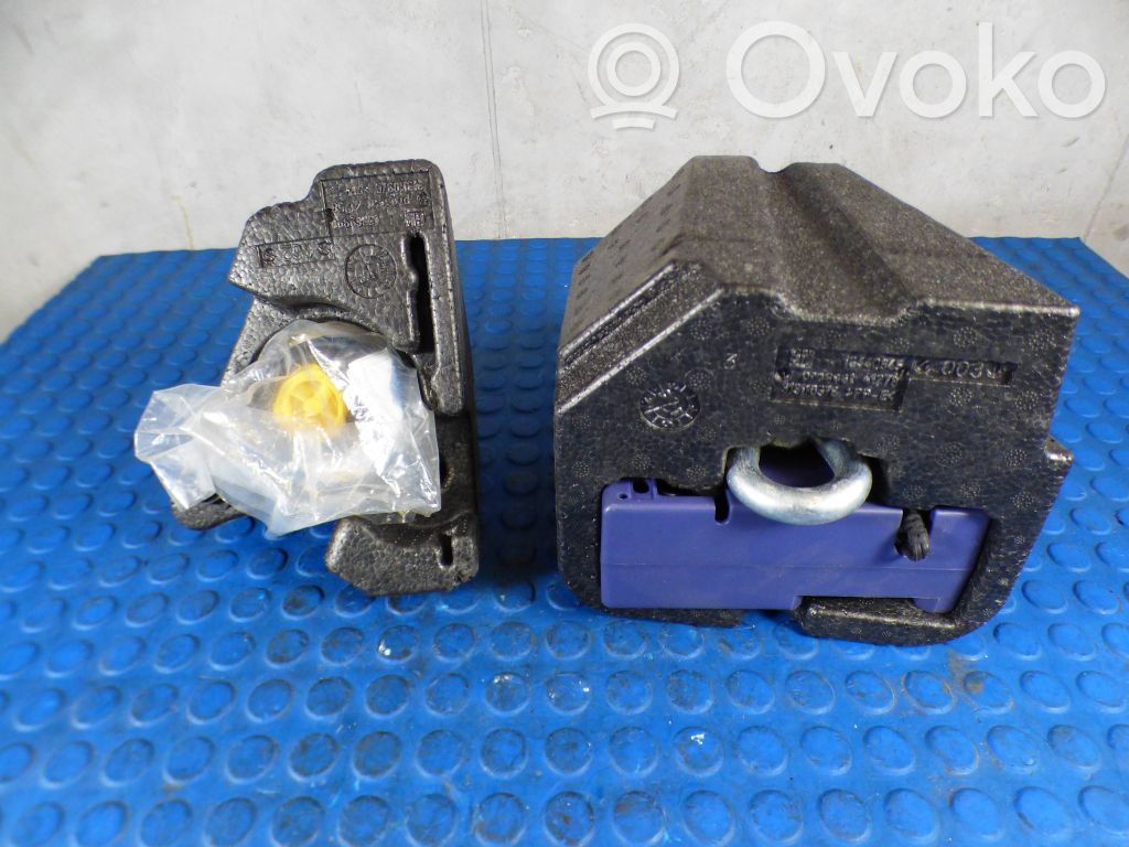 Opel Astra K Staufach Ablagefach im Kofferraum 