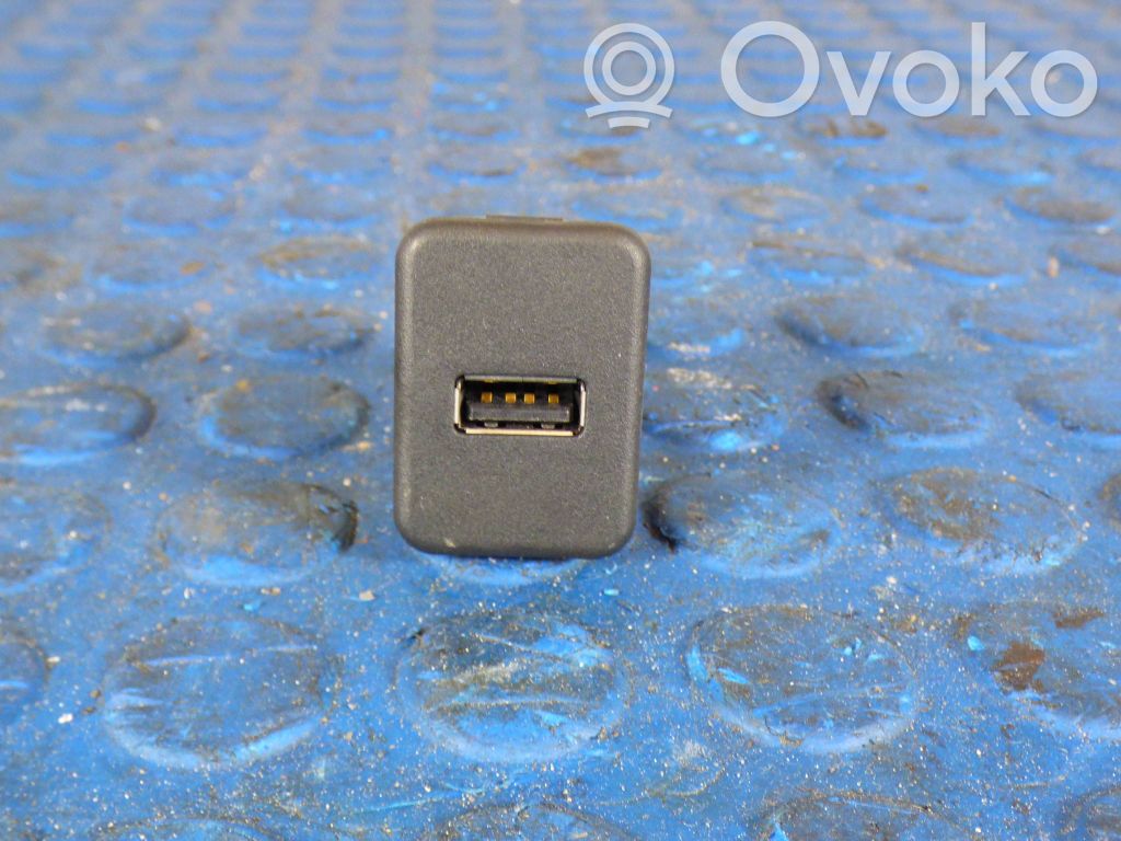 Opel Corsa E USB-Anschluss 