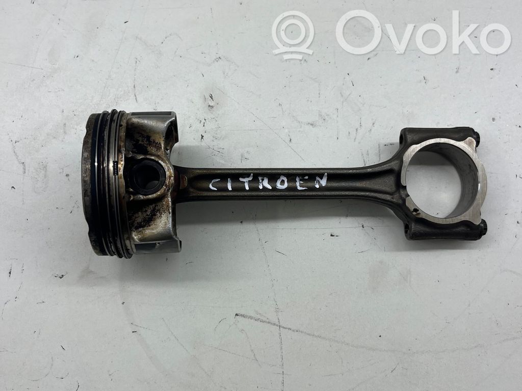 Piston with connecting rod