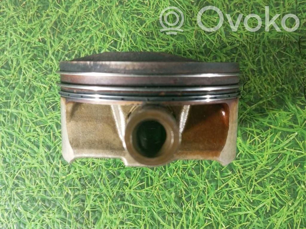 BMW M5 Piston 