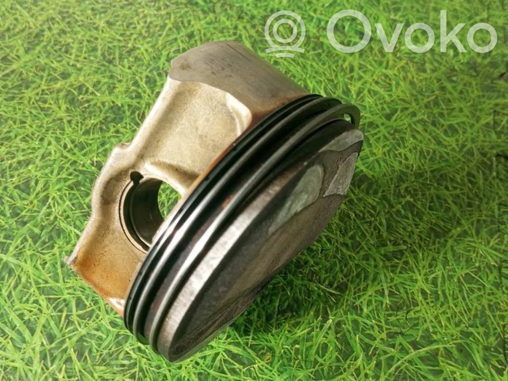 BMW M5 Piston 