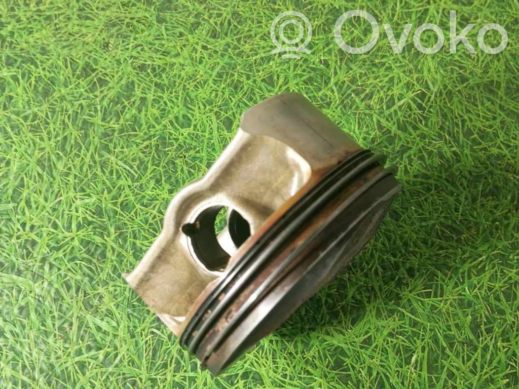 BMW M5 Piston 