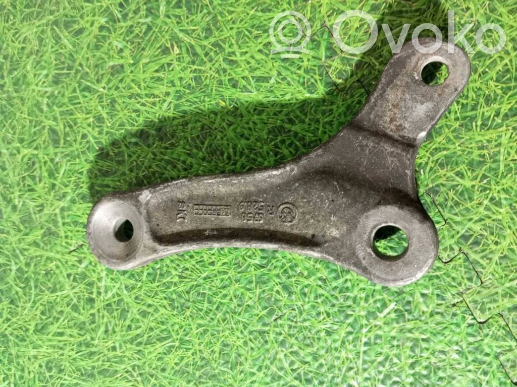 BMW M5 Cits aizmugures šasijas elements 