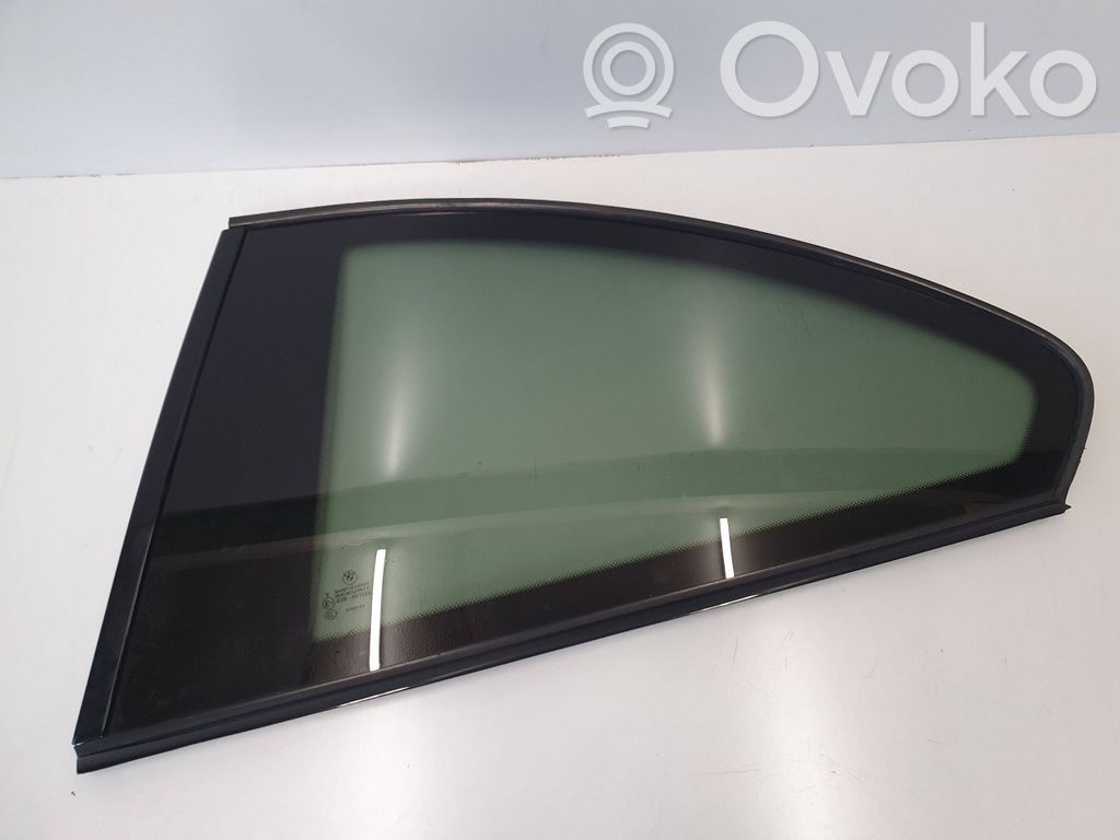 Rear side window   2996841